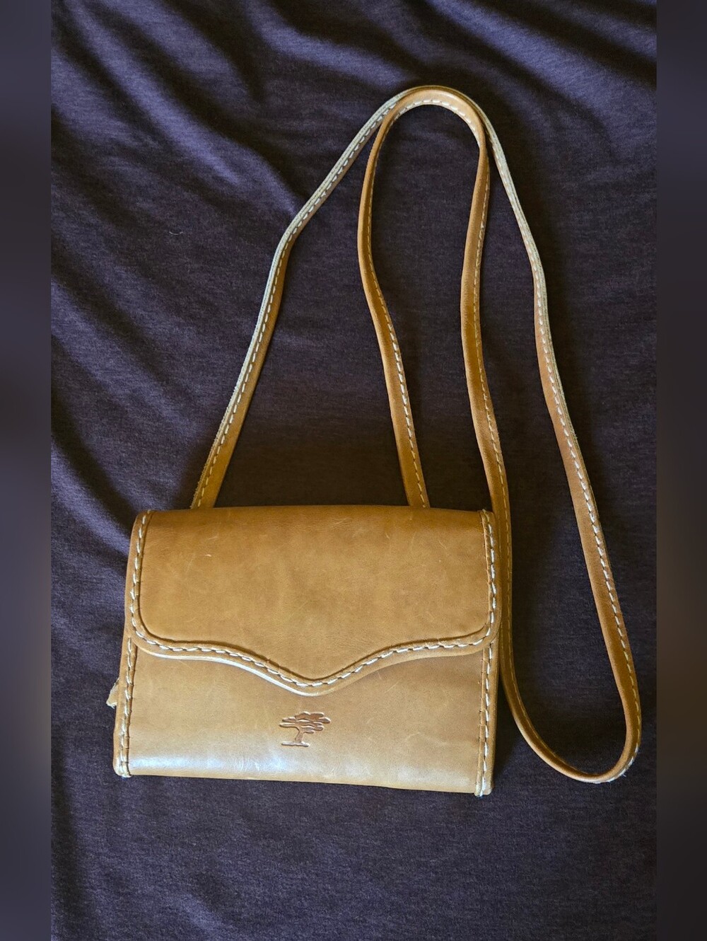 Ellington Ruckback Co Vintage Tan Leather Small Crossbody Wallet Purse